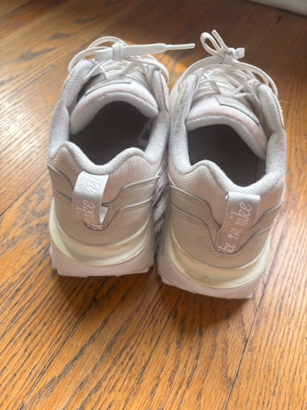 Nike Cream/White Mesh & Suede Sneakers Size 8 - Picture 5 of 7